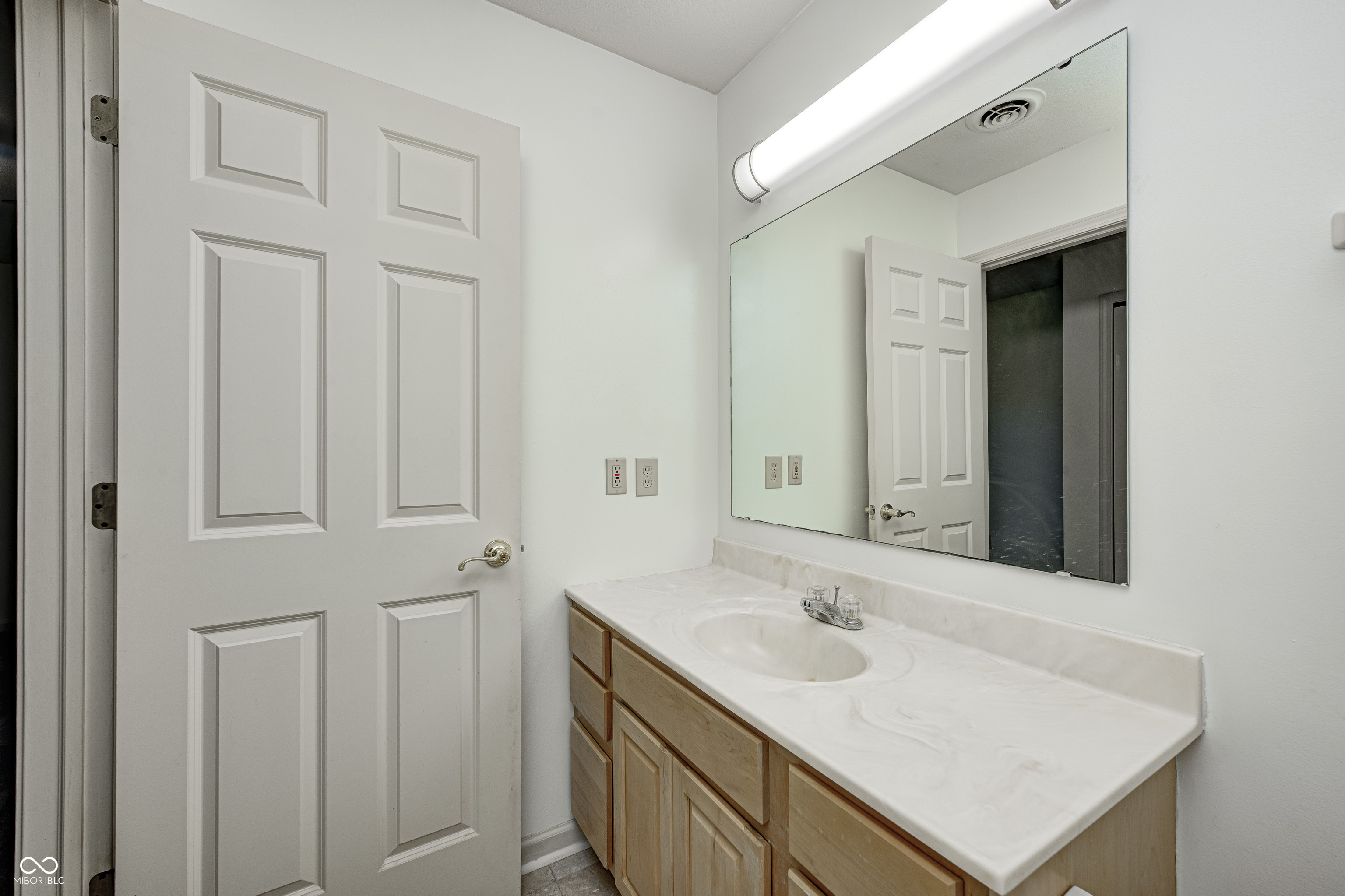 1711 Lafayette Avenue Unit: UNIT 8
