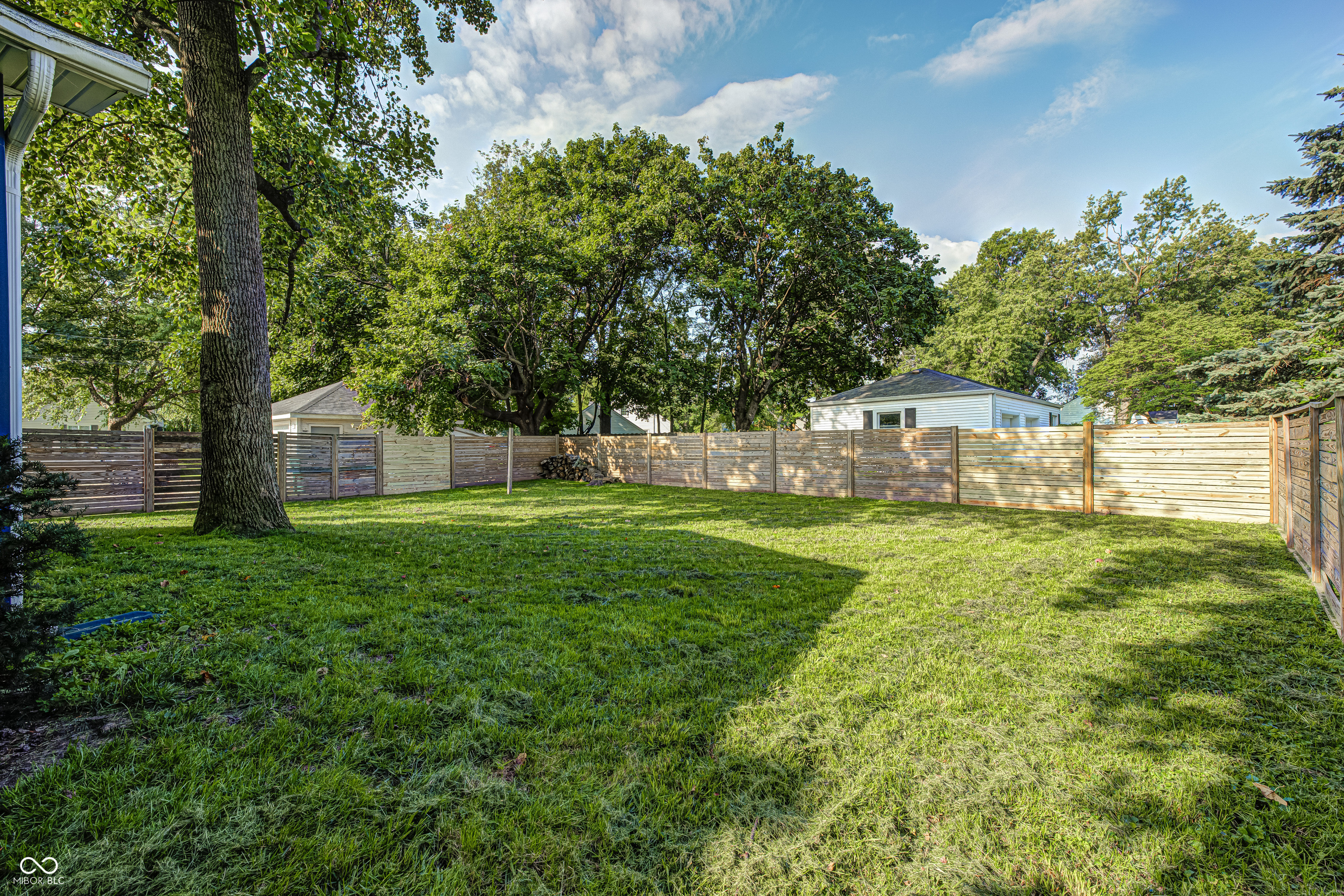 102 W Ulen Drive