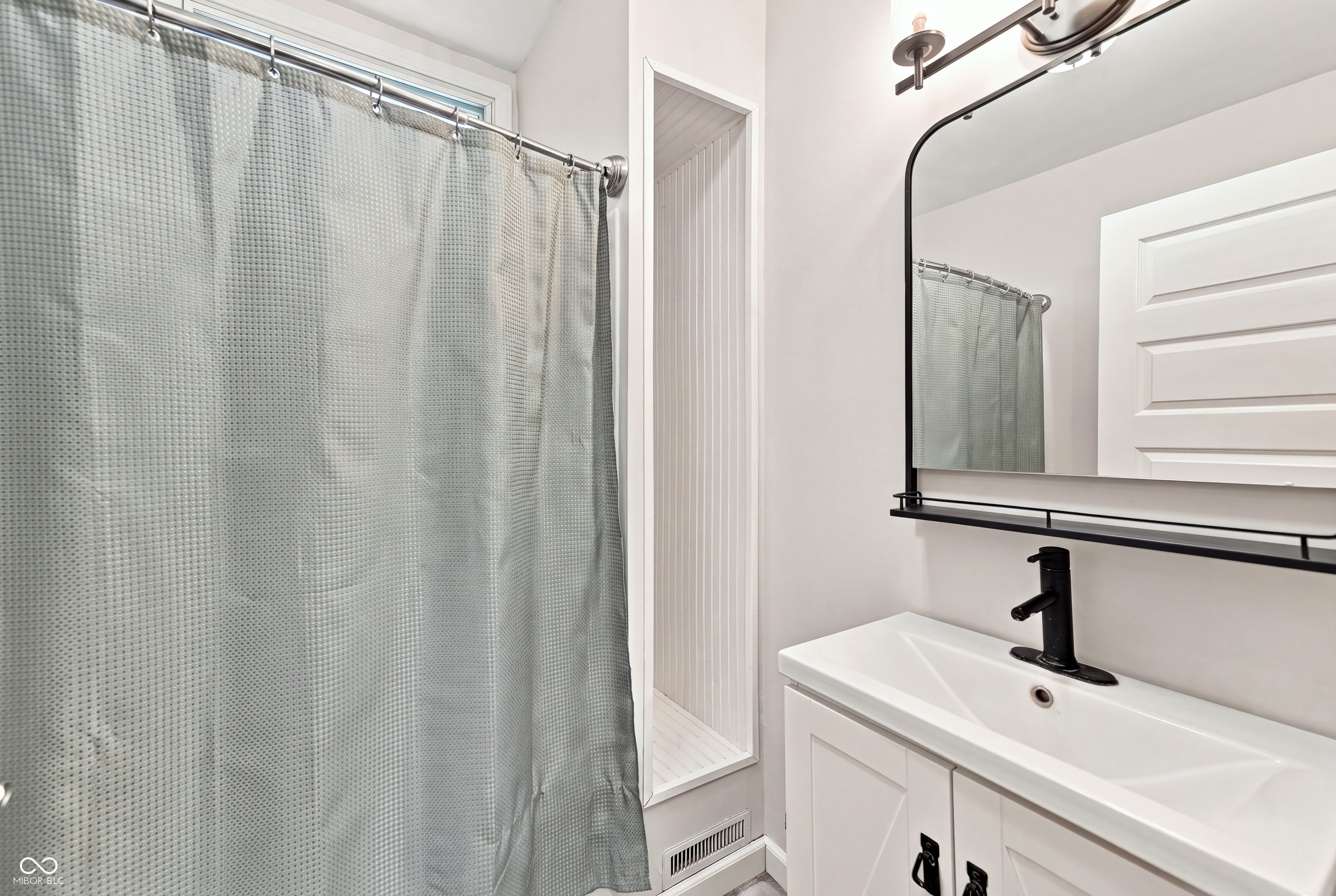 102 W Ulen Drive