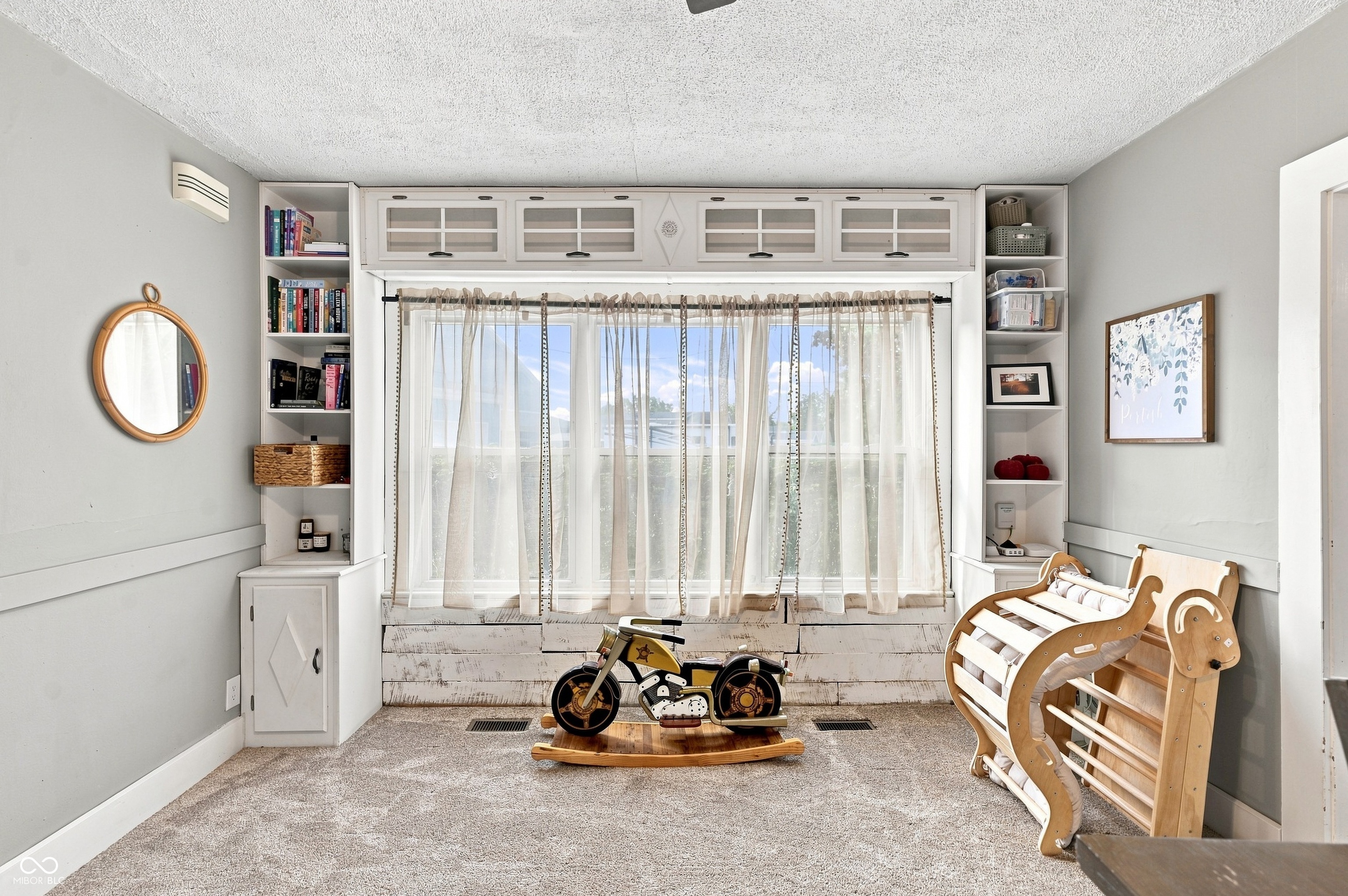 102 W Ulen Drive
