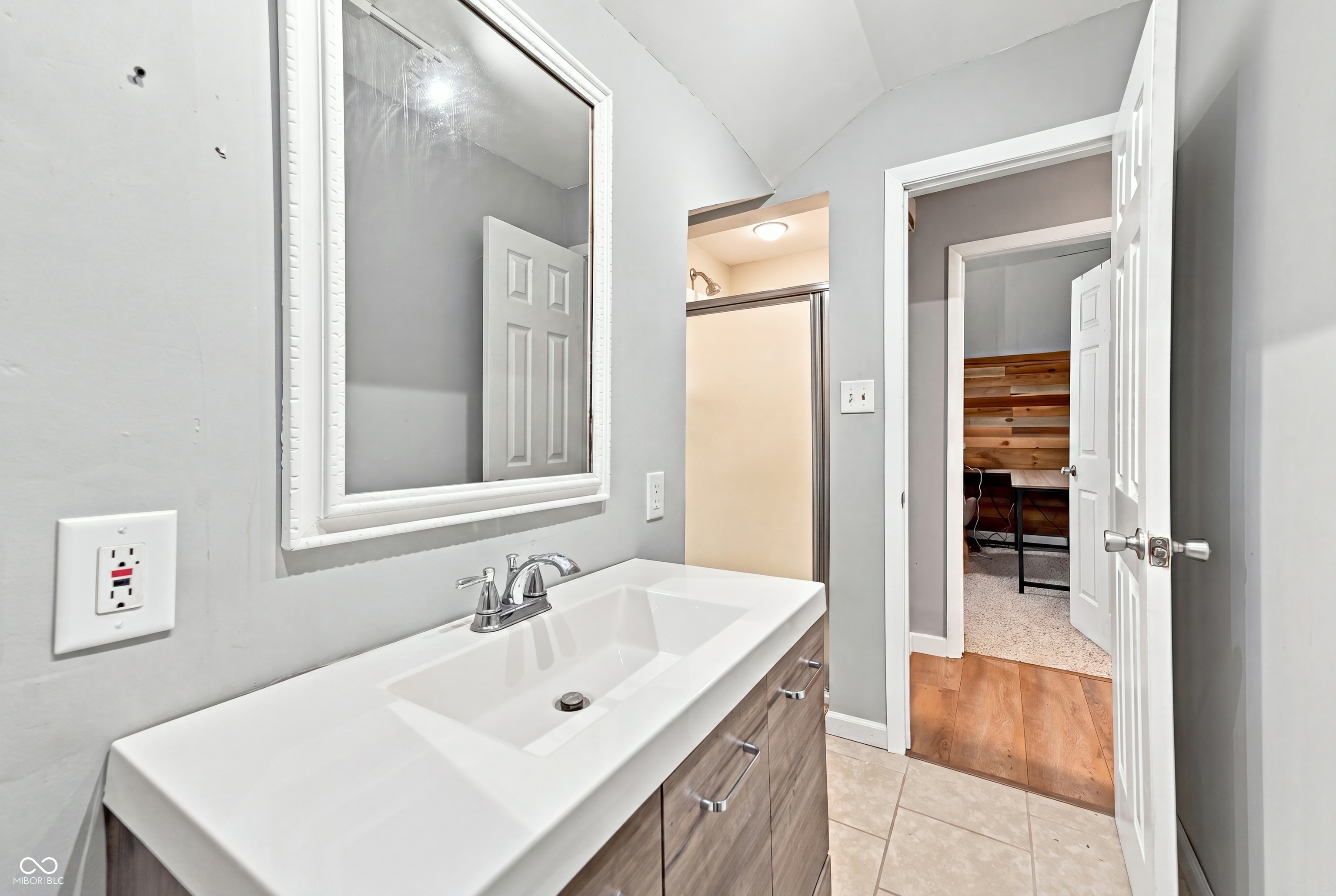 102 W Ulen Drive