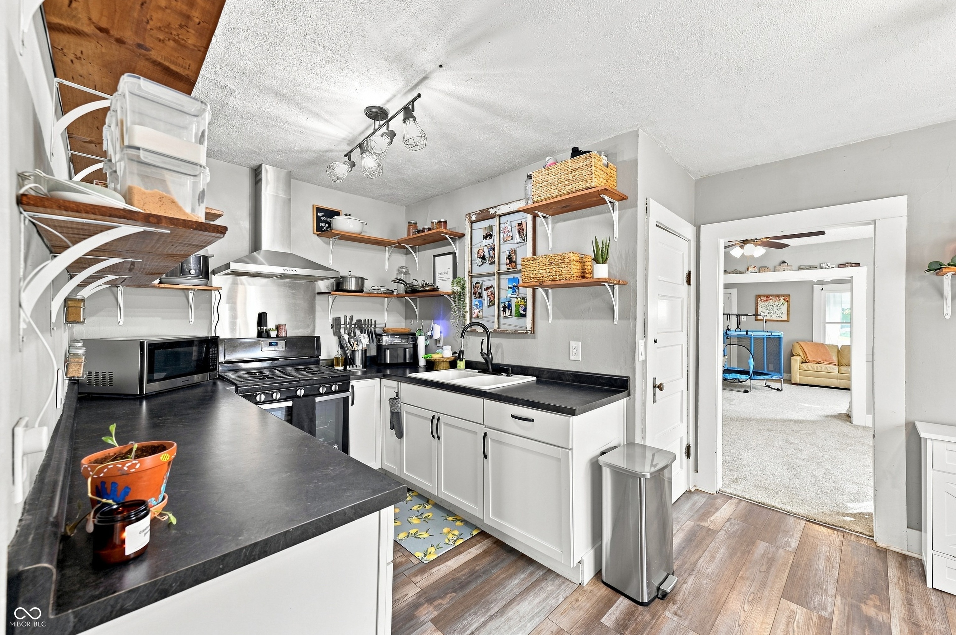 102 W Ulen Drive