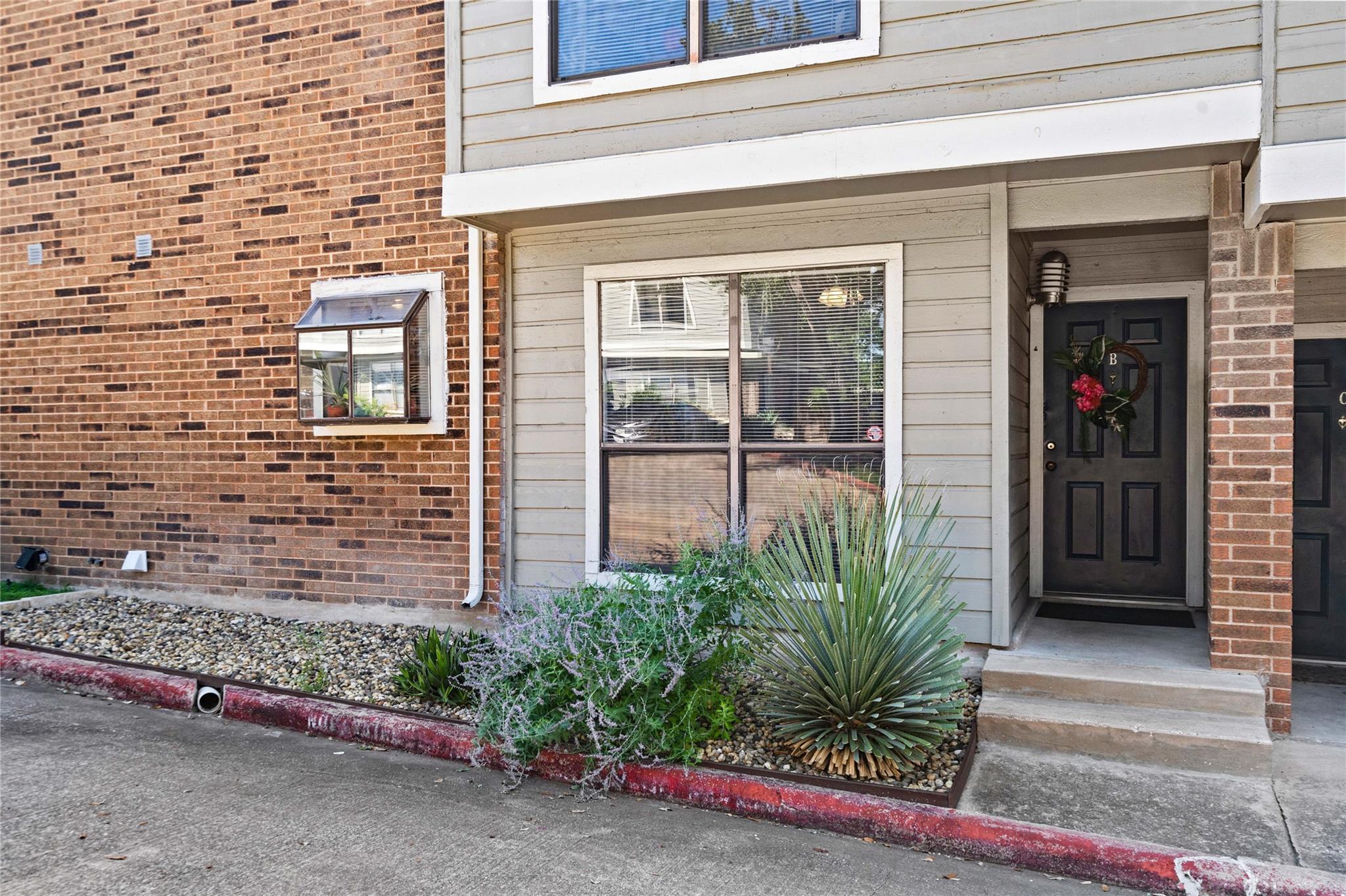 2018 W Rundberg LN # 4B