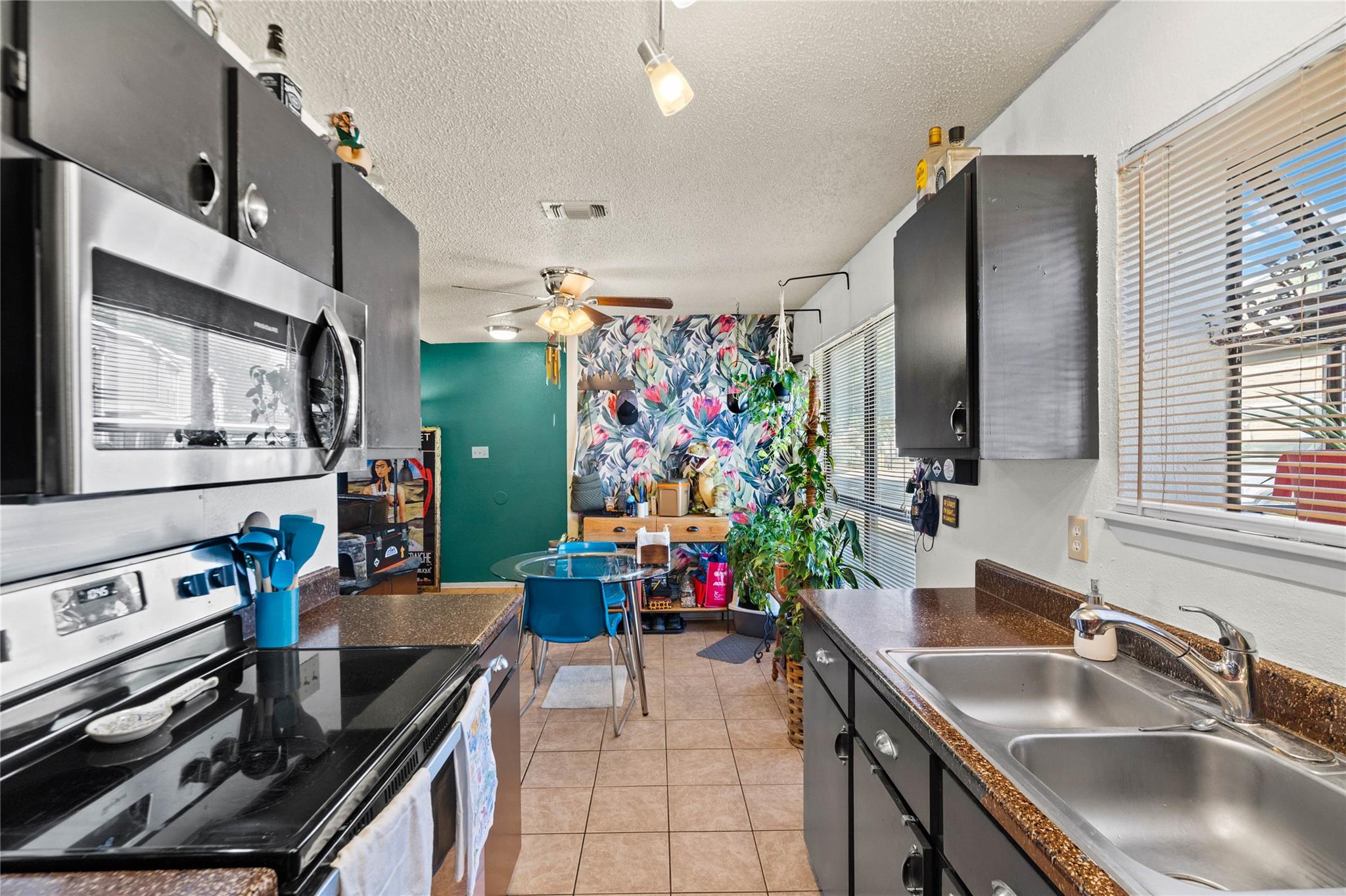 2018 W Rundberg LN # 4B