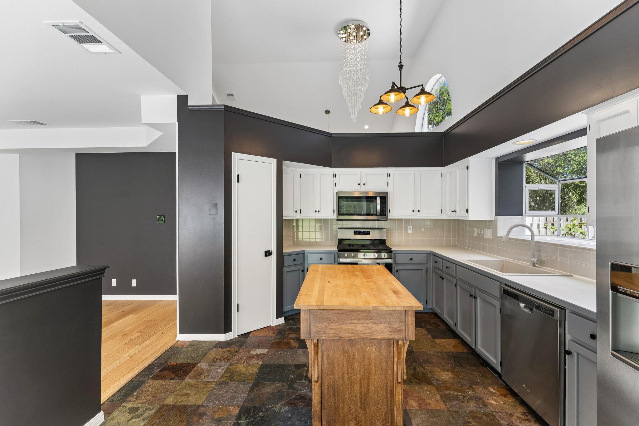 3609 Latimer DR