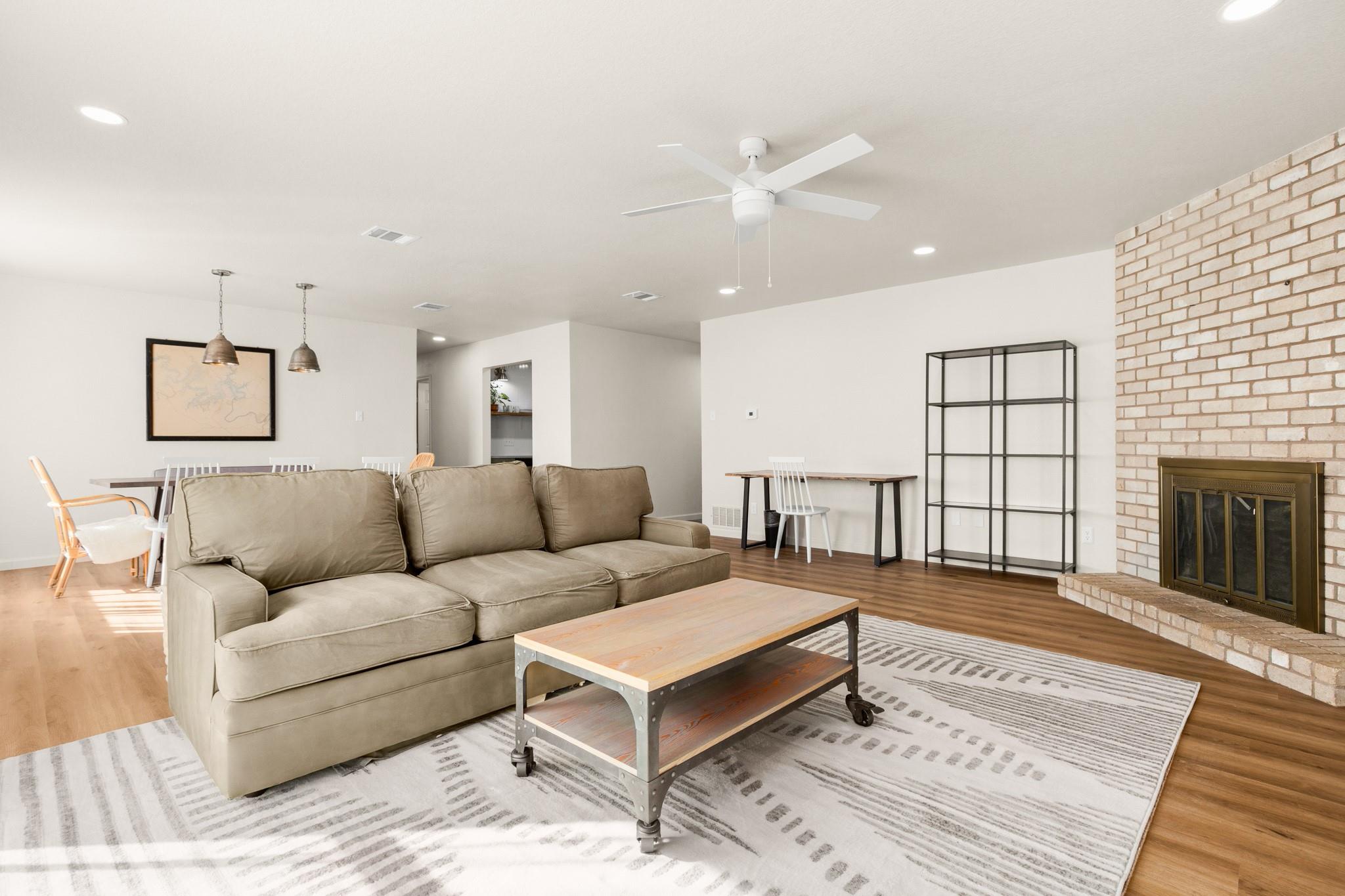1611 W Mesa Park DR