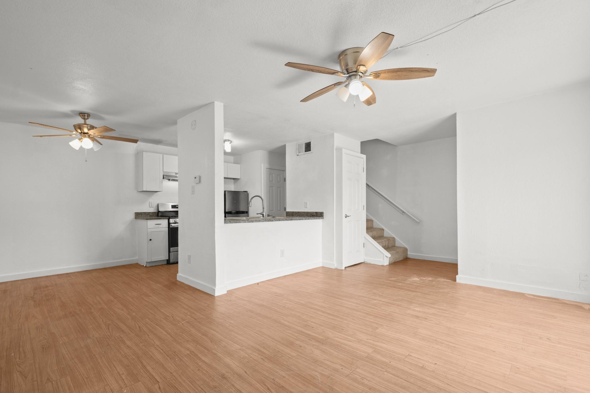 300 E Croslin ST # 106