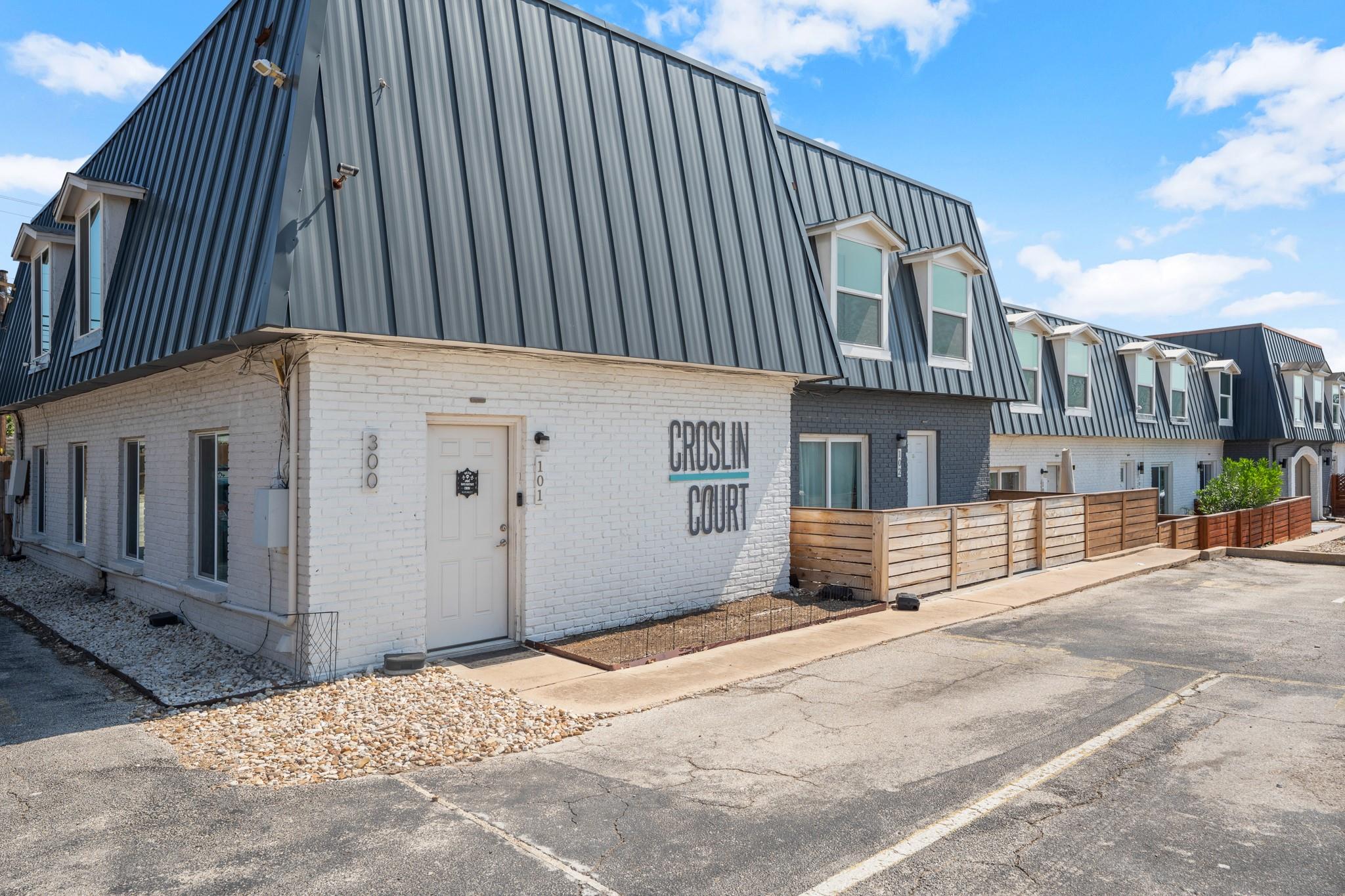 300 E Croslin ST # 106