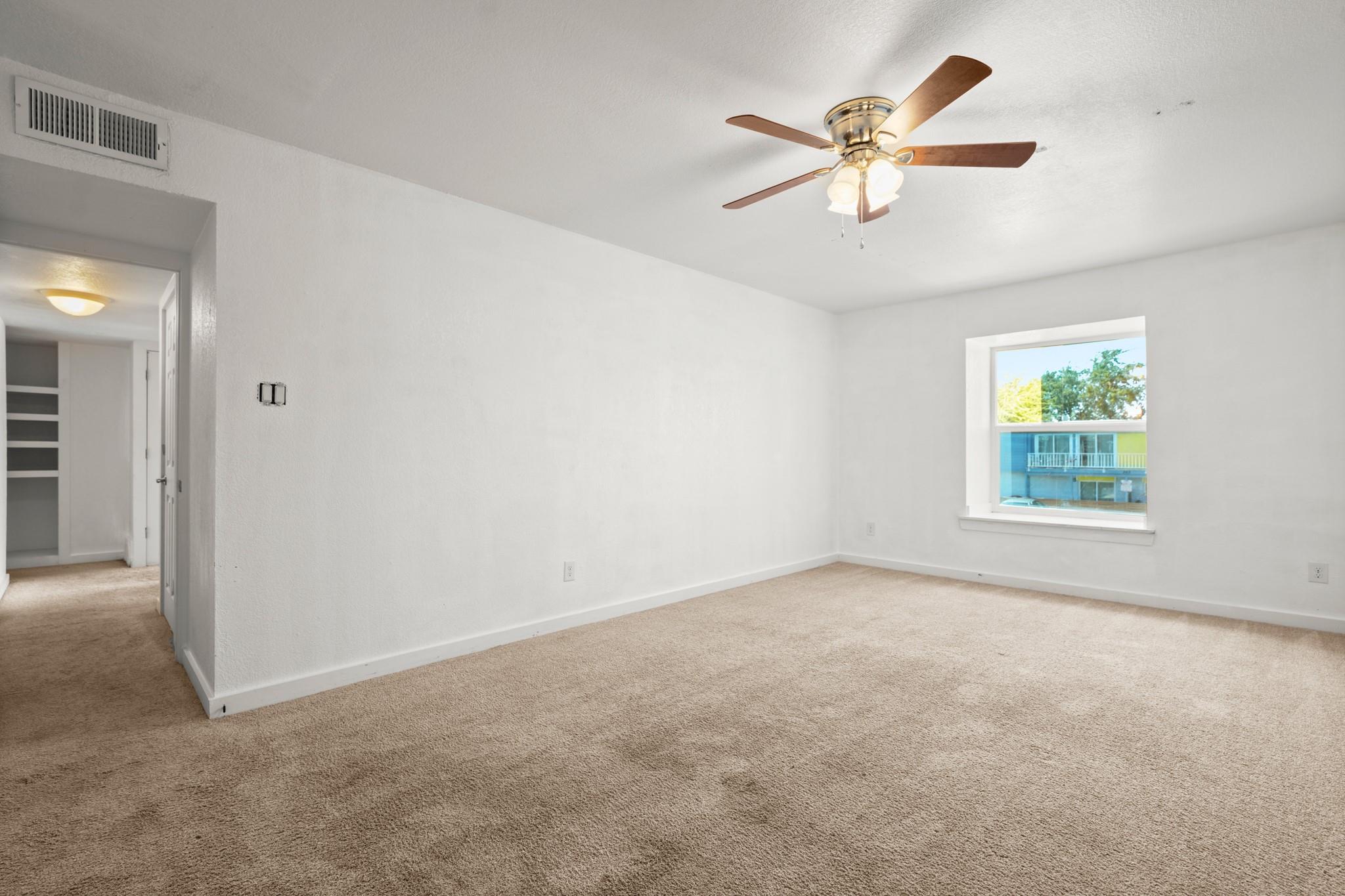 300 E Croslin ST # 106
