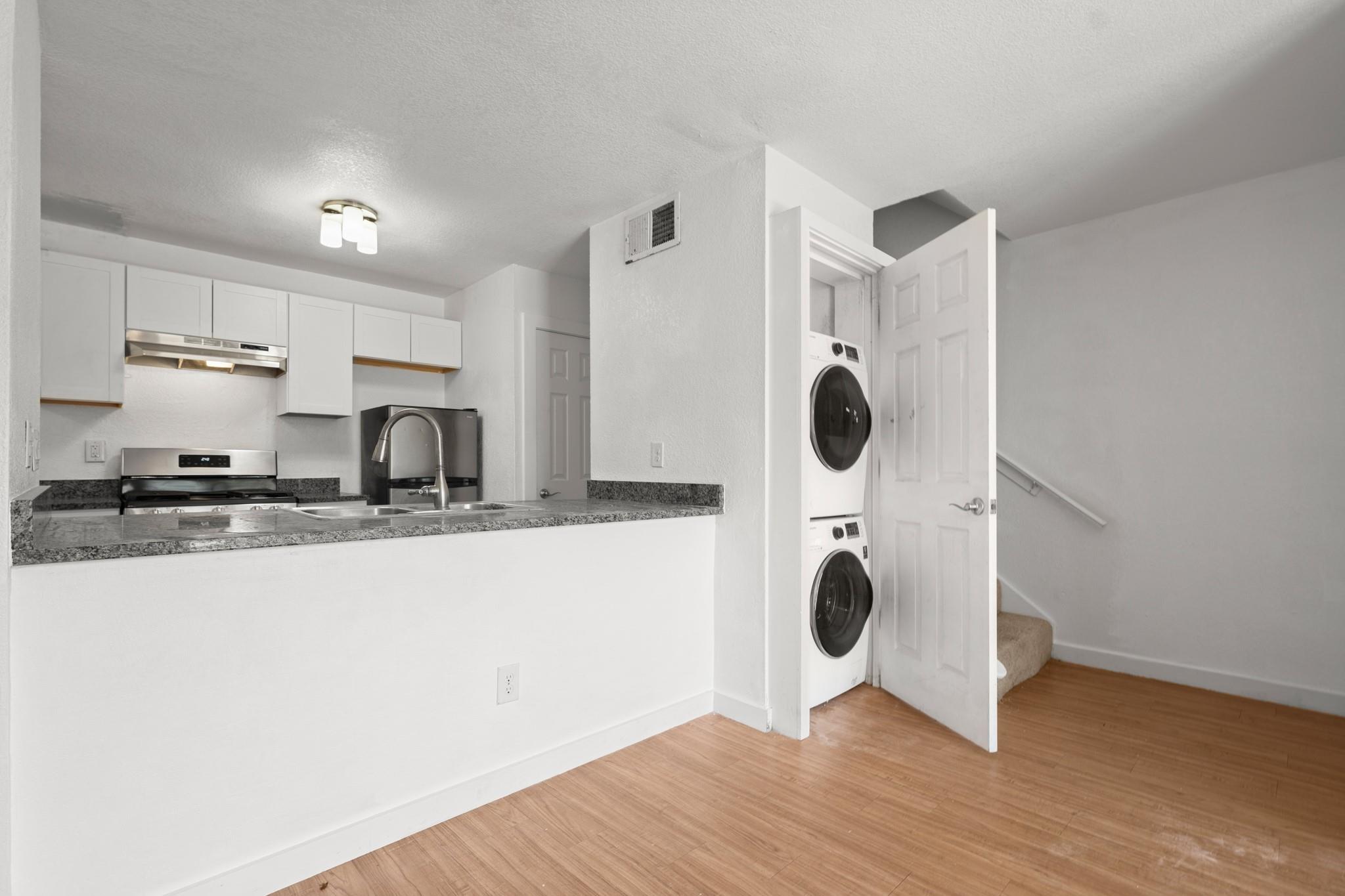 300 E Croslin ST # 106
