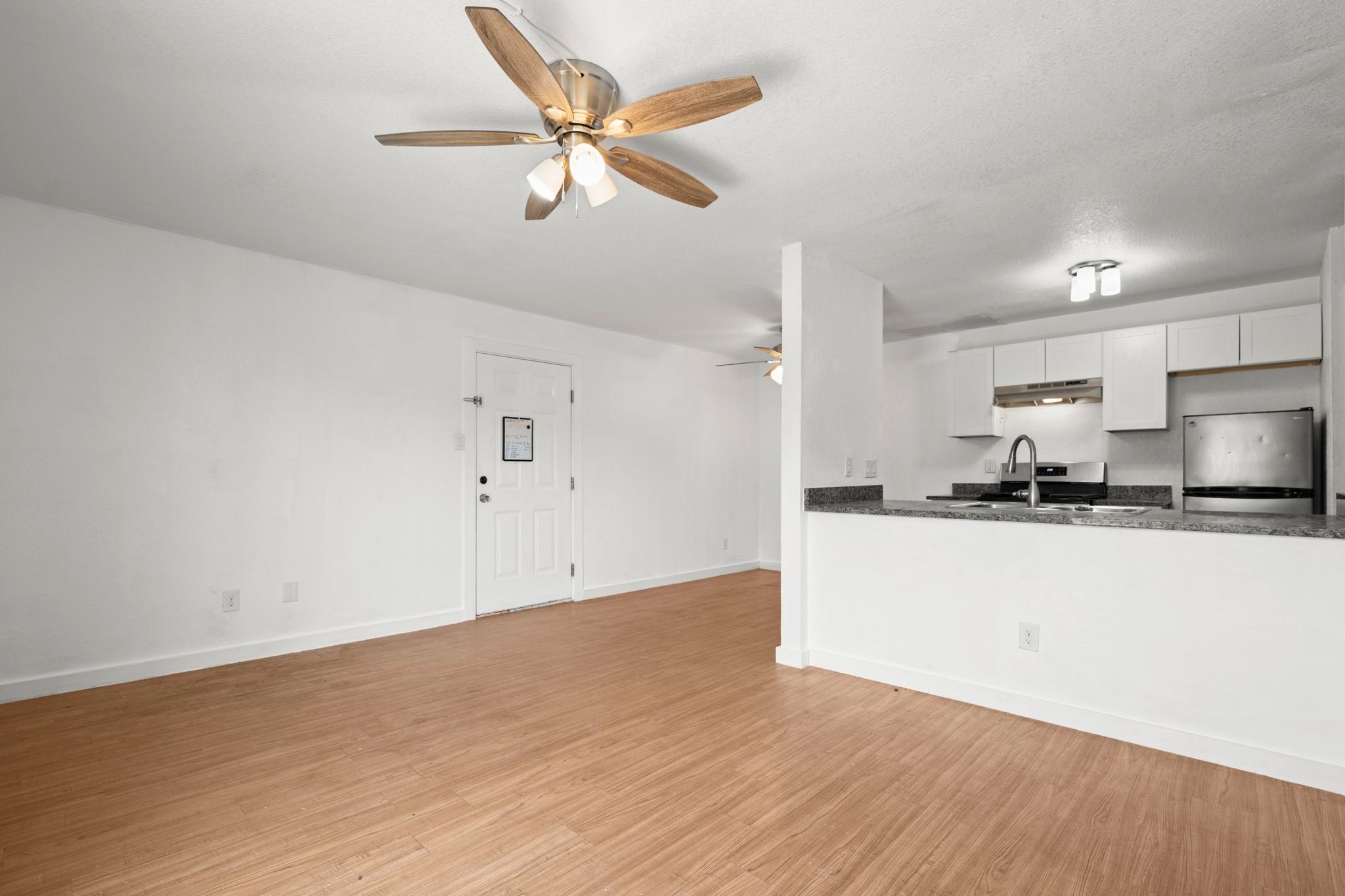 300 E Croslin ST # 106