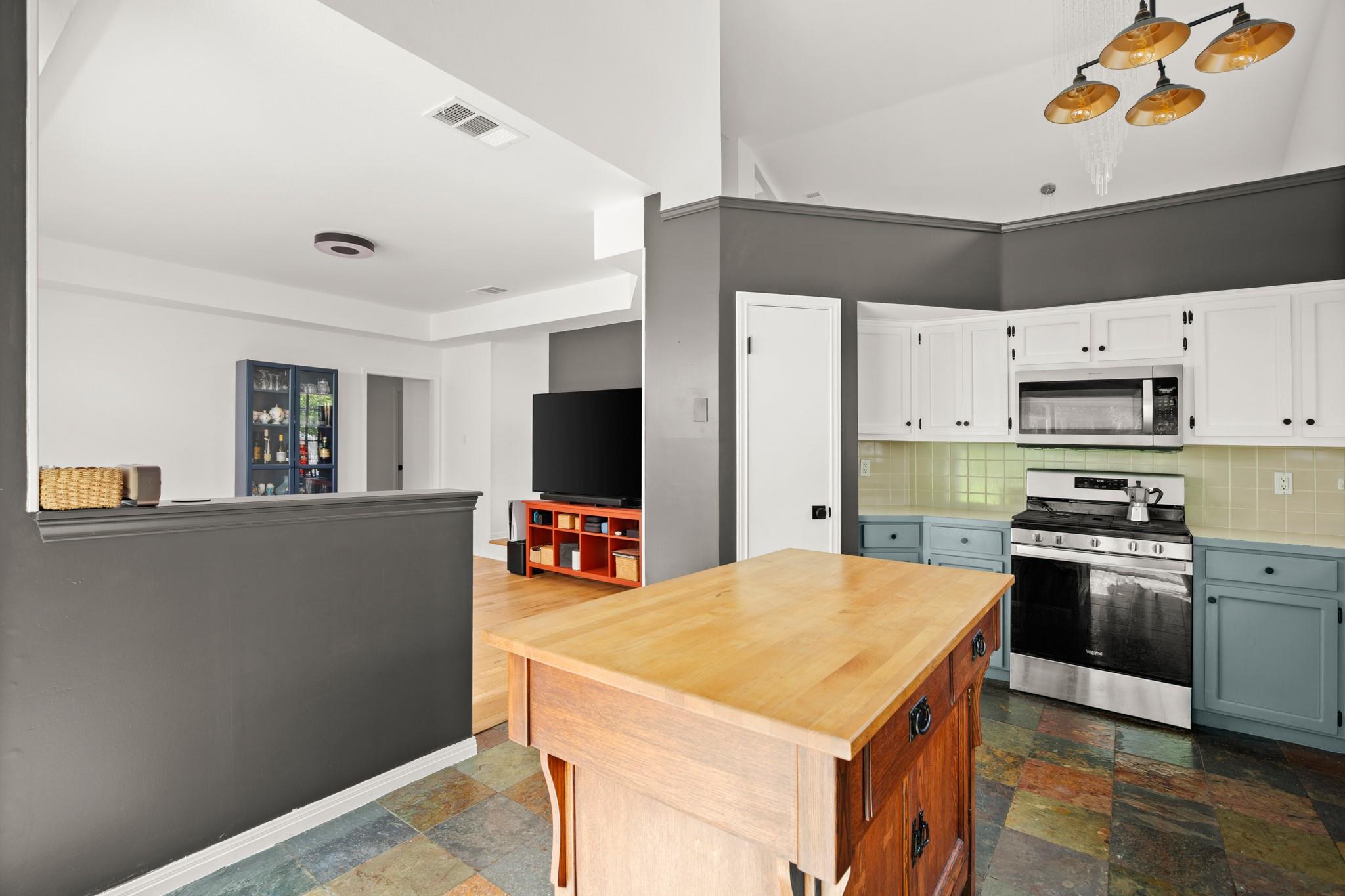3609 Latimer DR