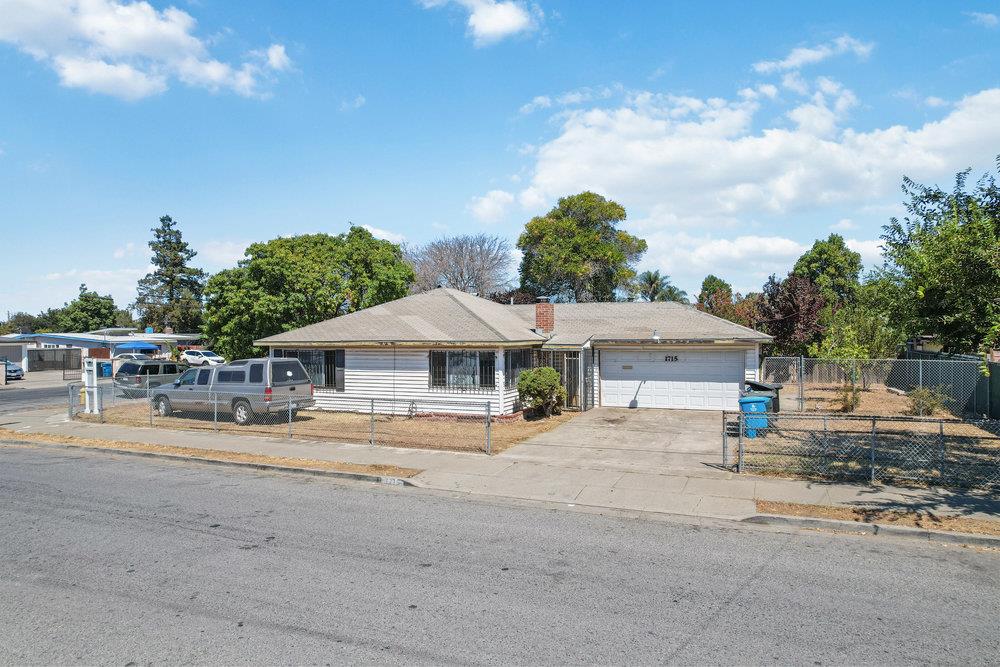 1715 Notre Dame AVE