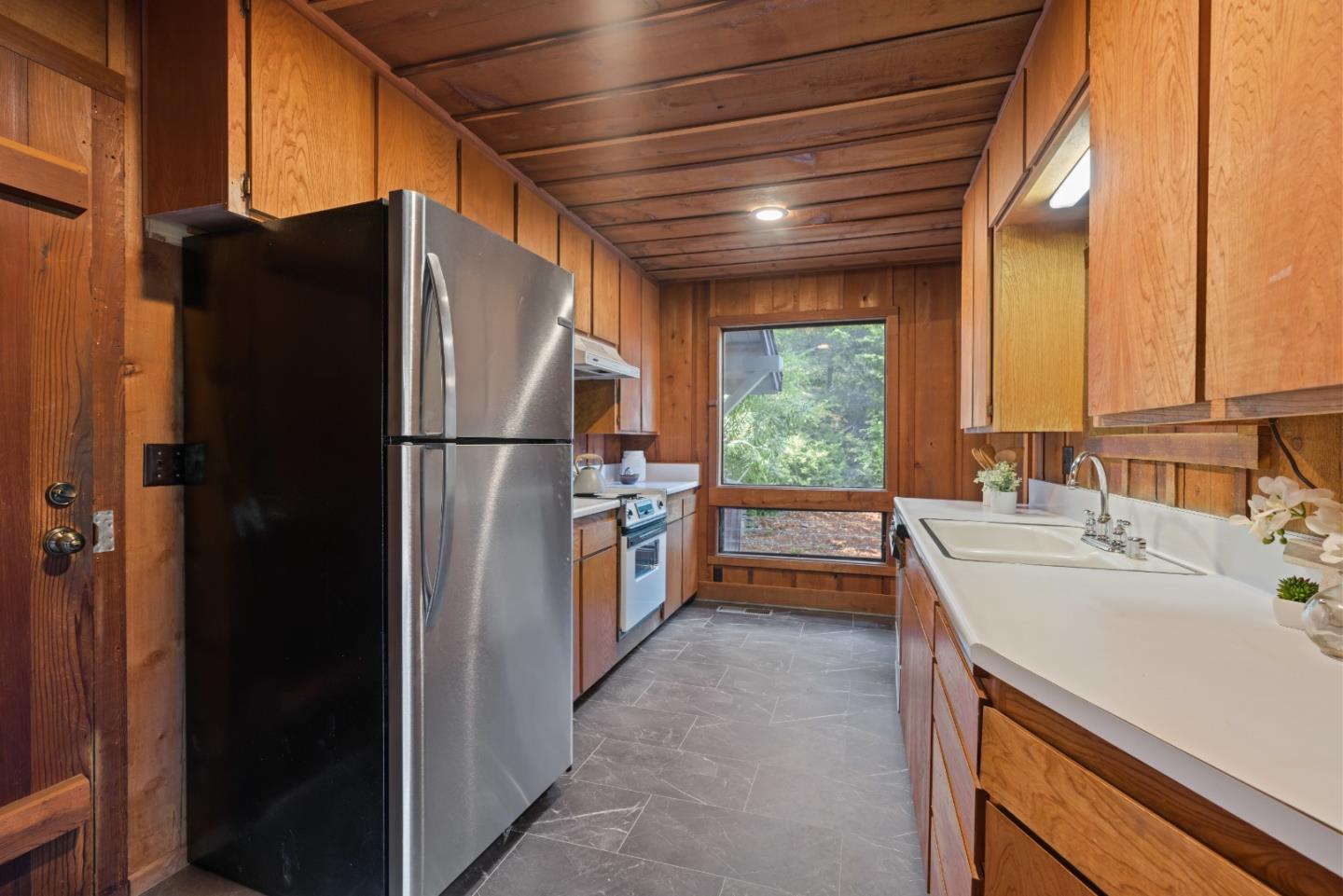 316 W Hilton DR