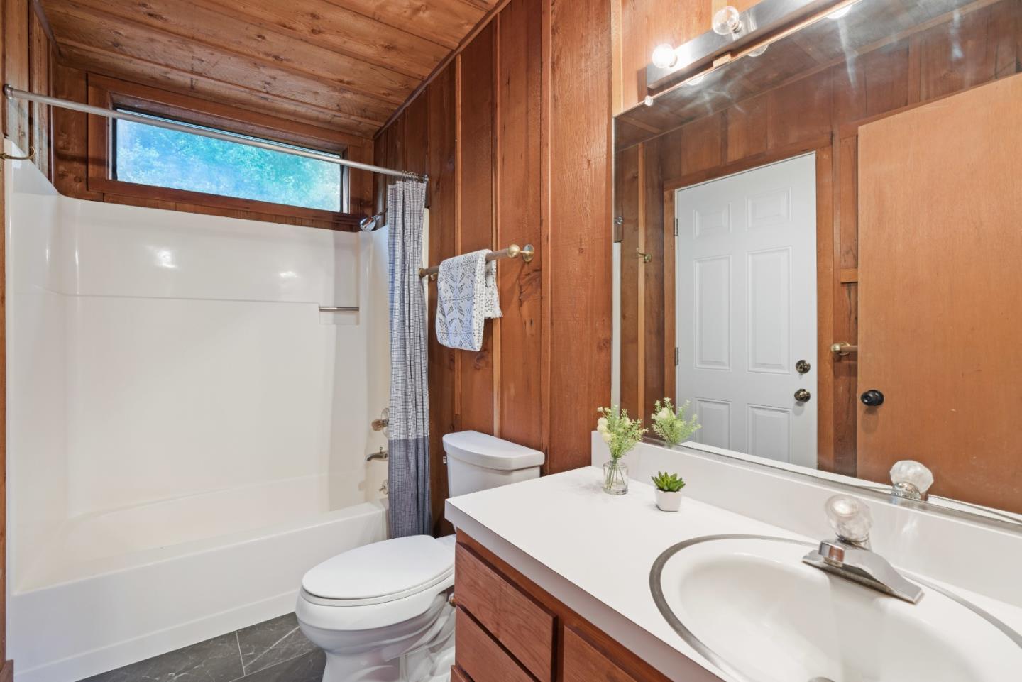 316 W Hilton DR