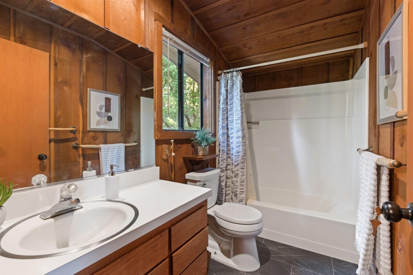 316 W Hilton DR