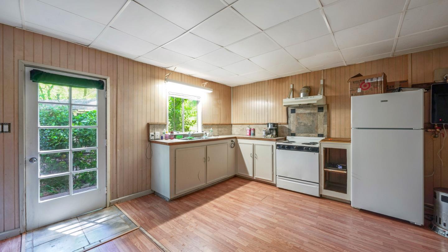 635 Primavera RD