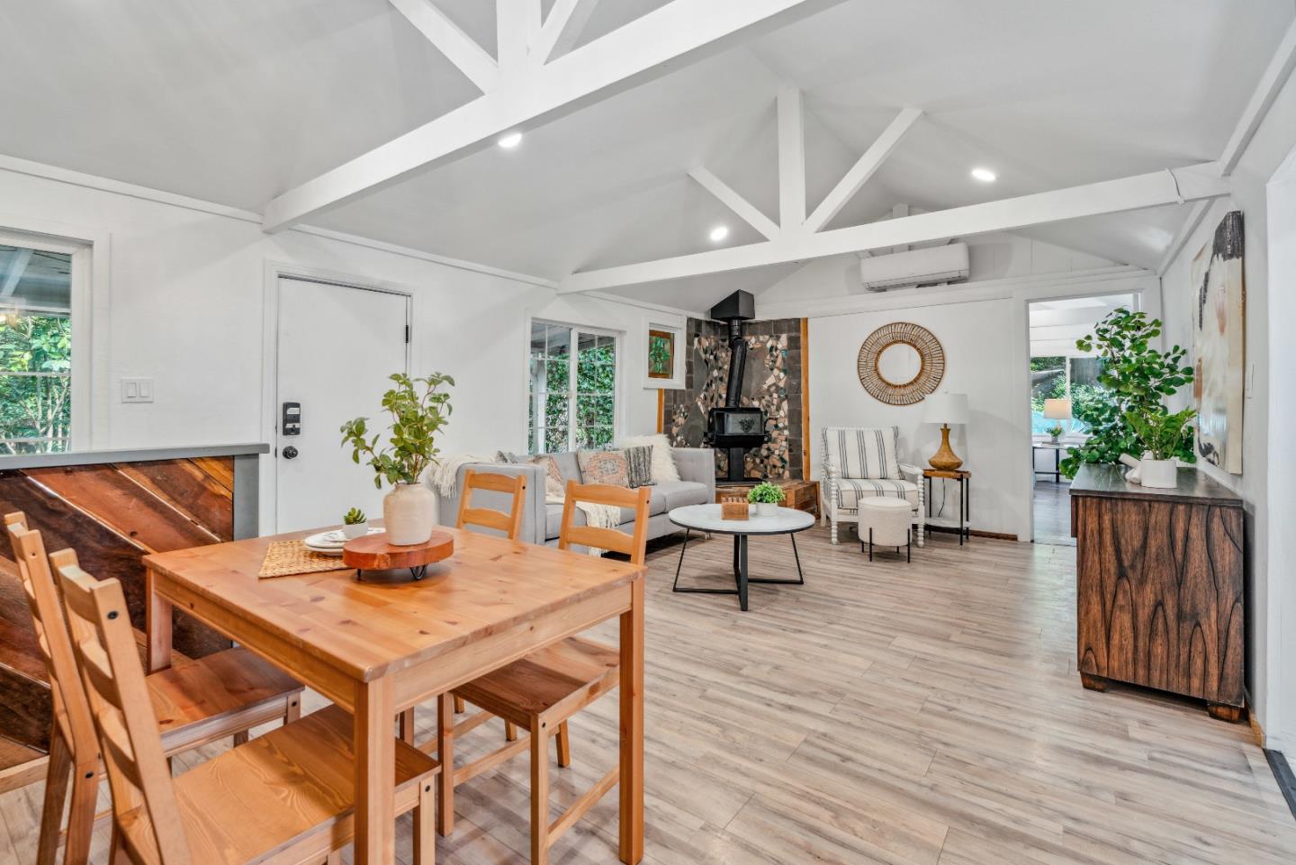 635 Primavera RD