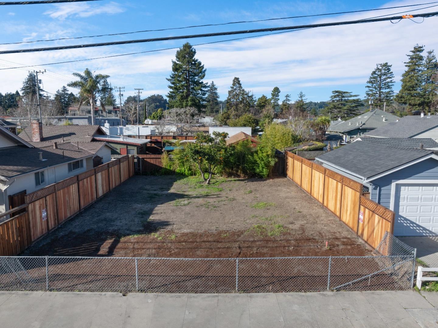 609 May AVE
