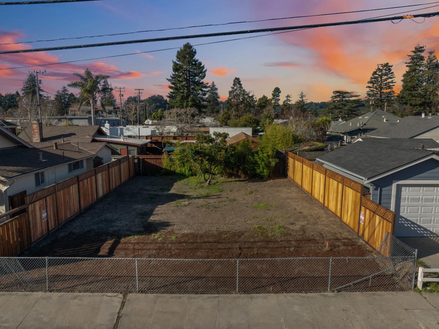 609 May AVE