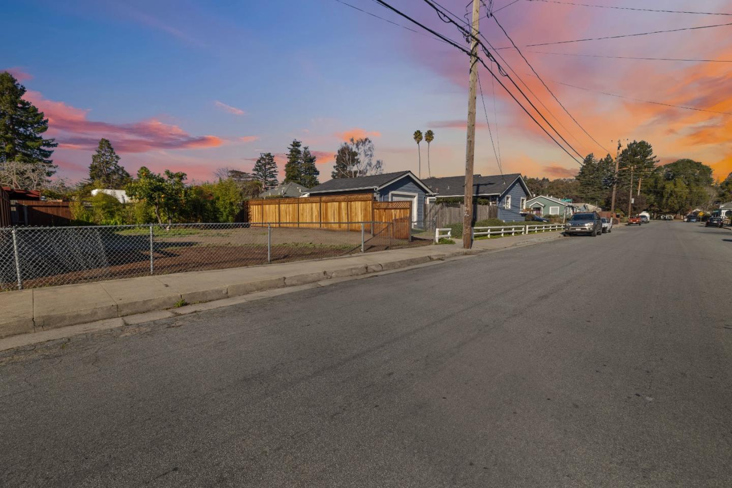 609 May AVE
