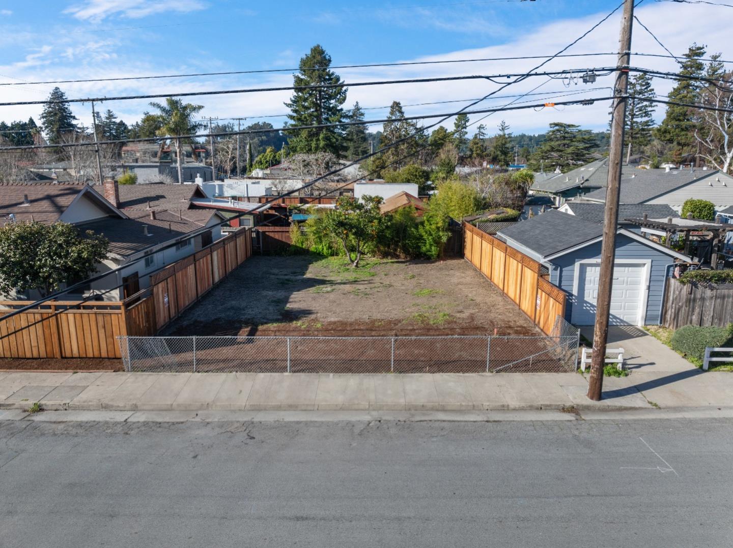 609 May AVE