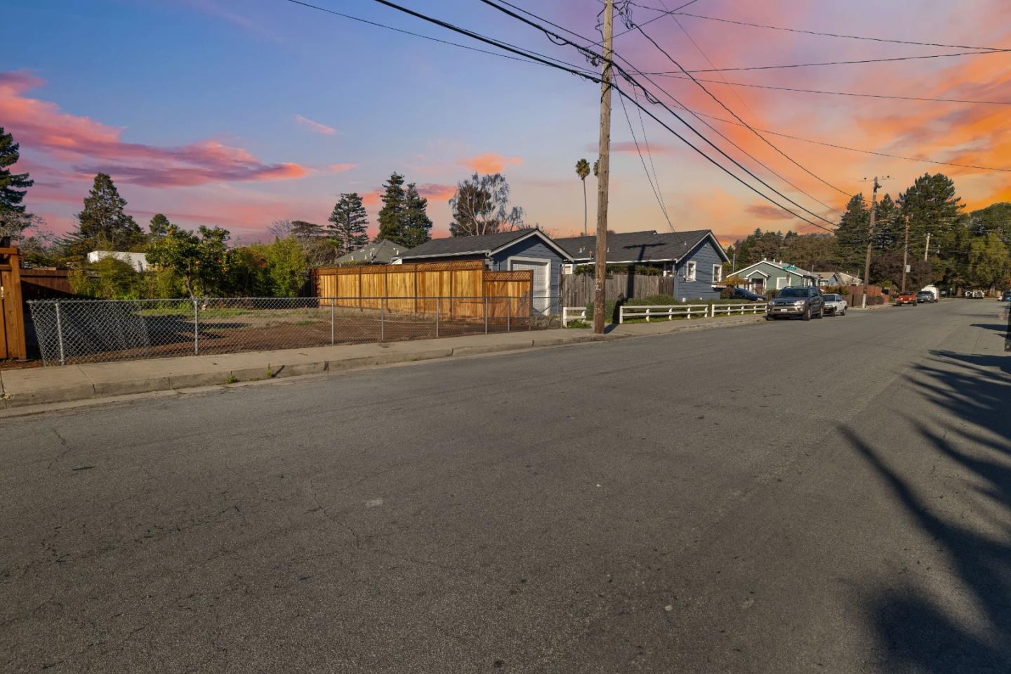 609 May AVE
