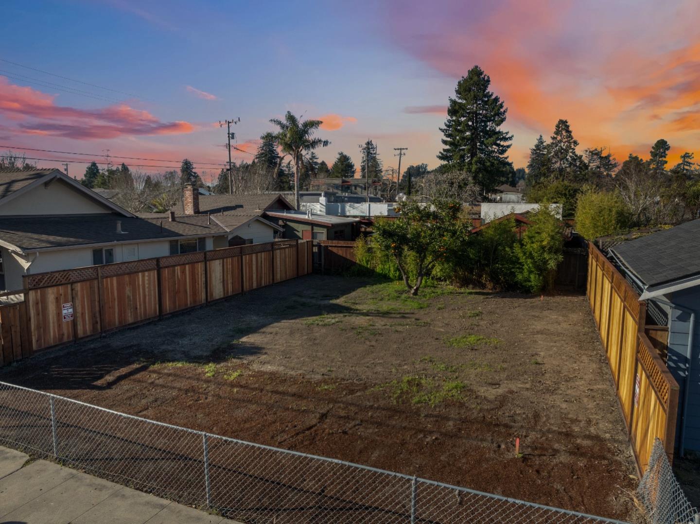 609 May AVE