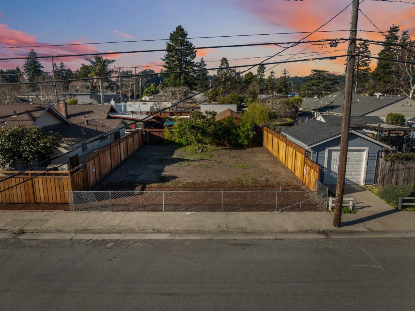 609 May AVE