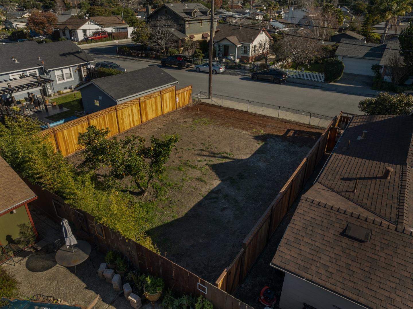 609 May AVE