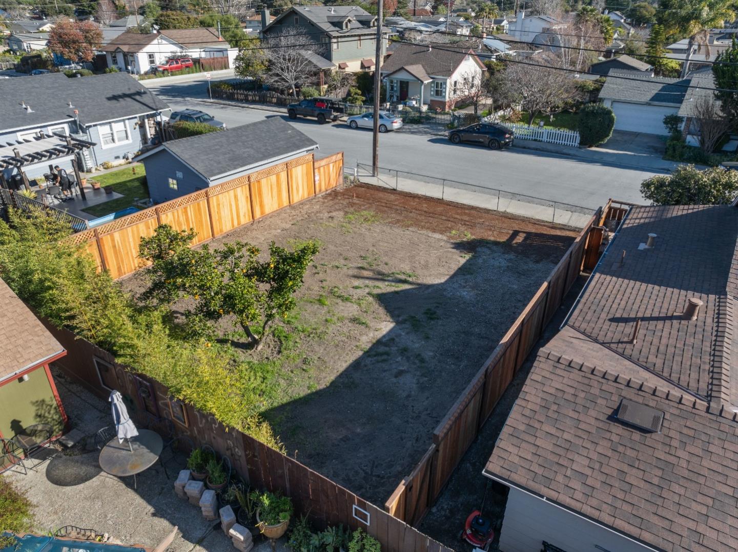 609 May AVE