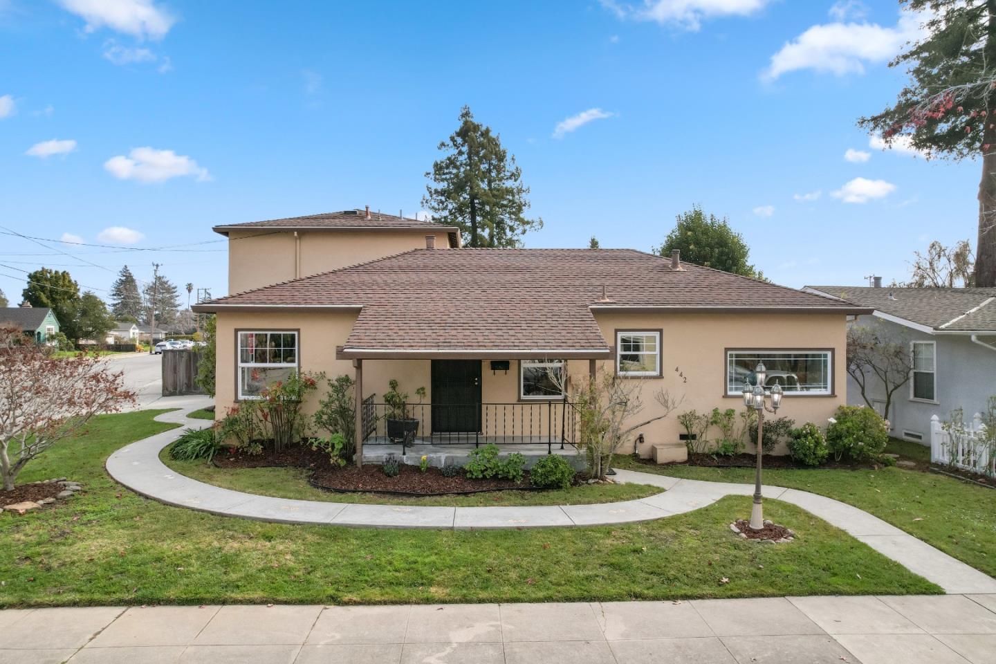 442 Stanford AVE