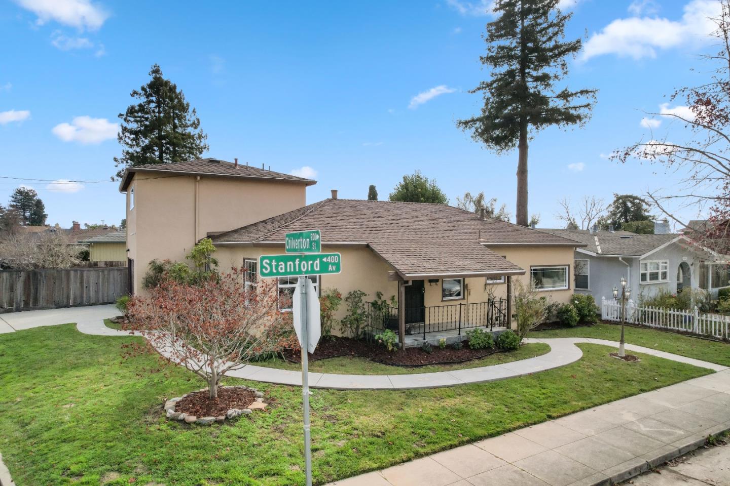 442 Stanford AVE