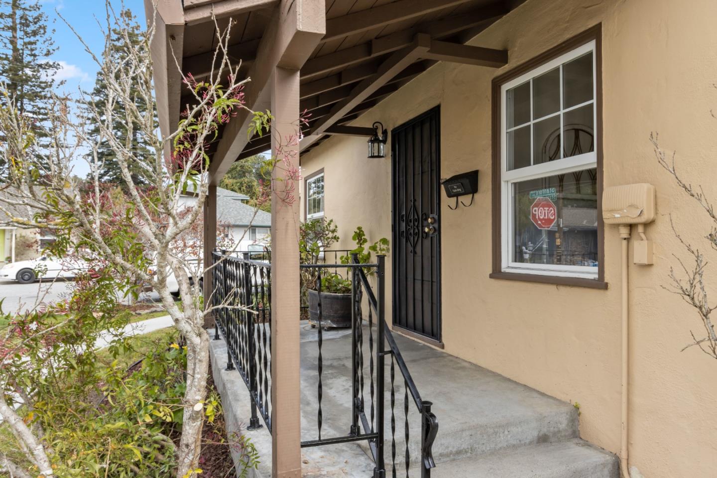 442 Stanford AVE