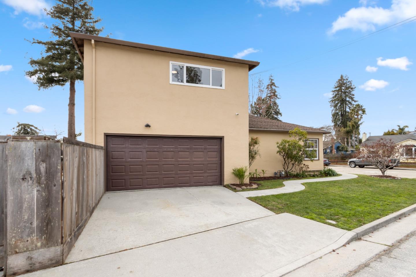 442 Stanford AVE