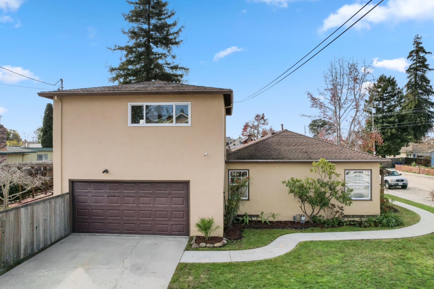 442 Stanford AVE