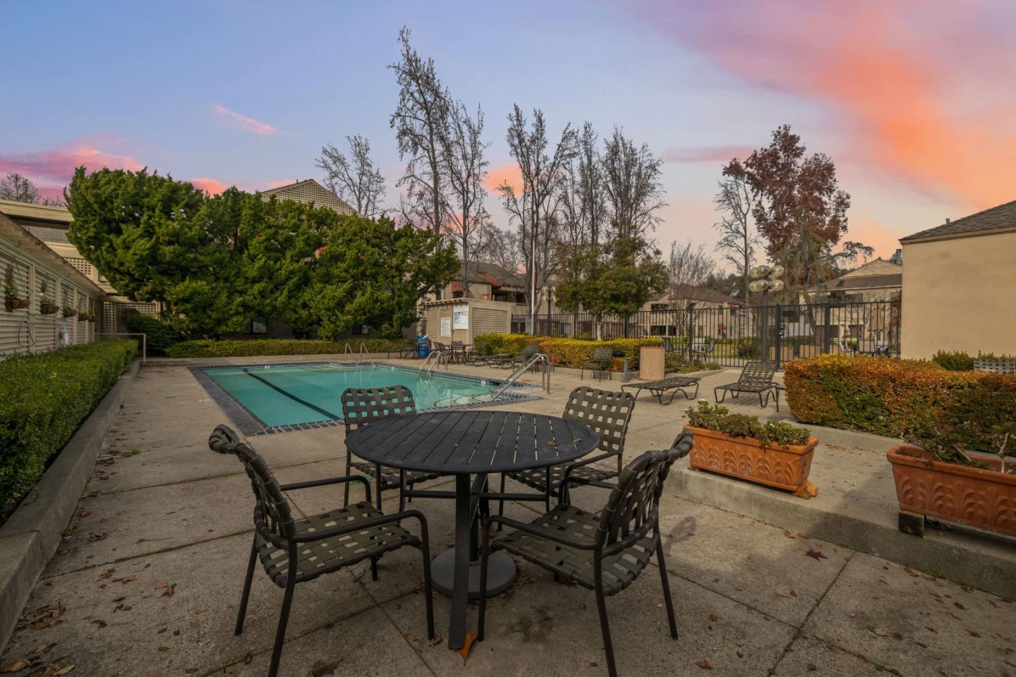 453 Alberto Way D155