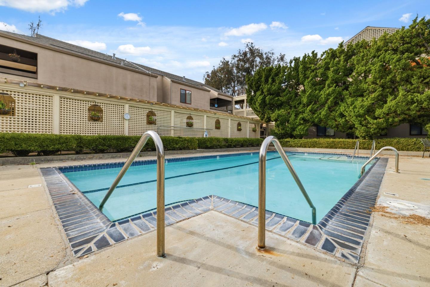 453 Alberto Way D155