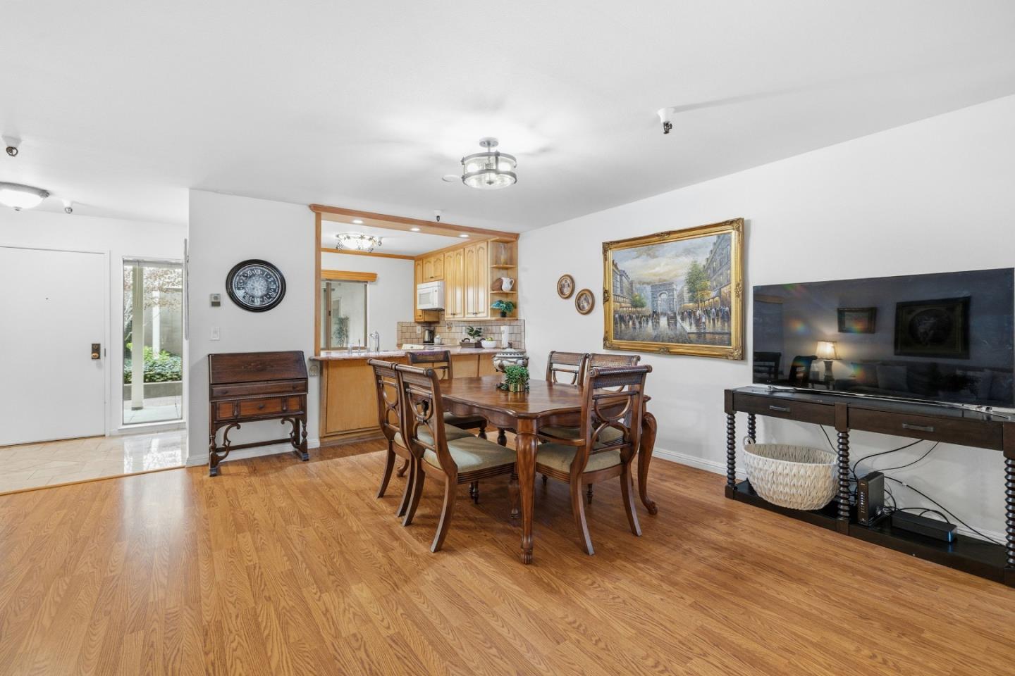 453 Alberto Way D155