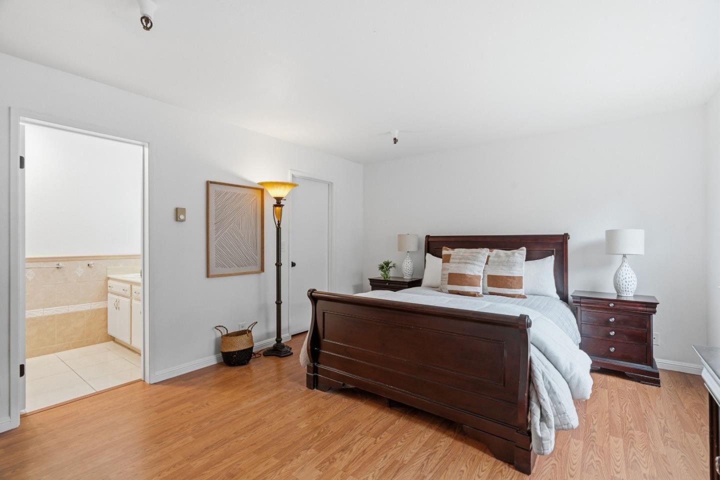 453 Alberto Way D155