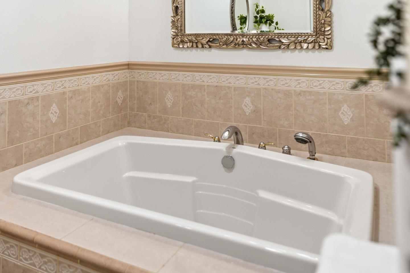 453 Alberto Way D155