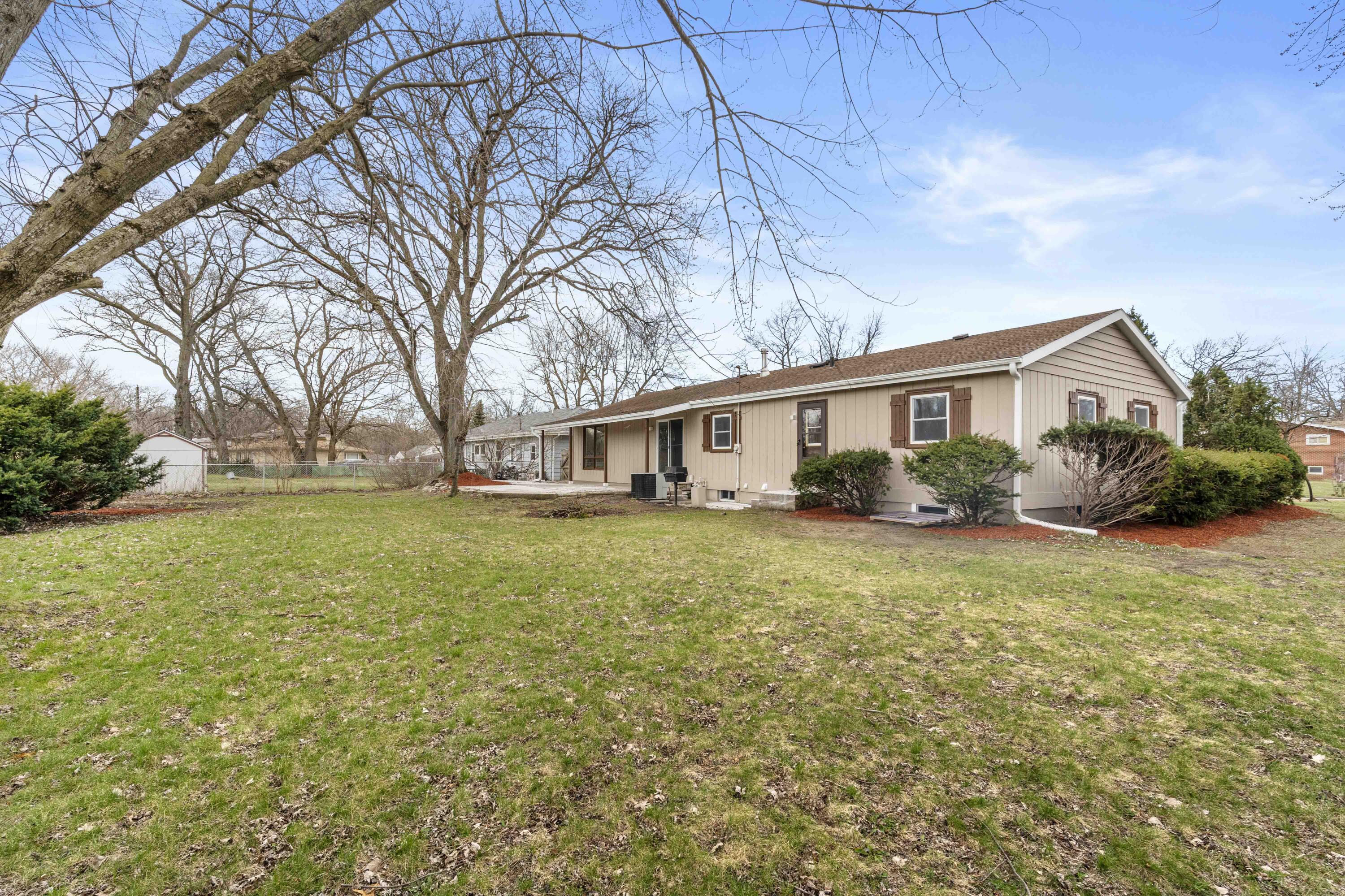 2045 W 50th Place