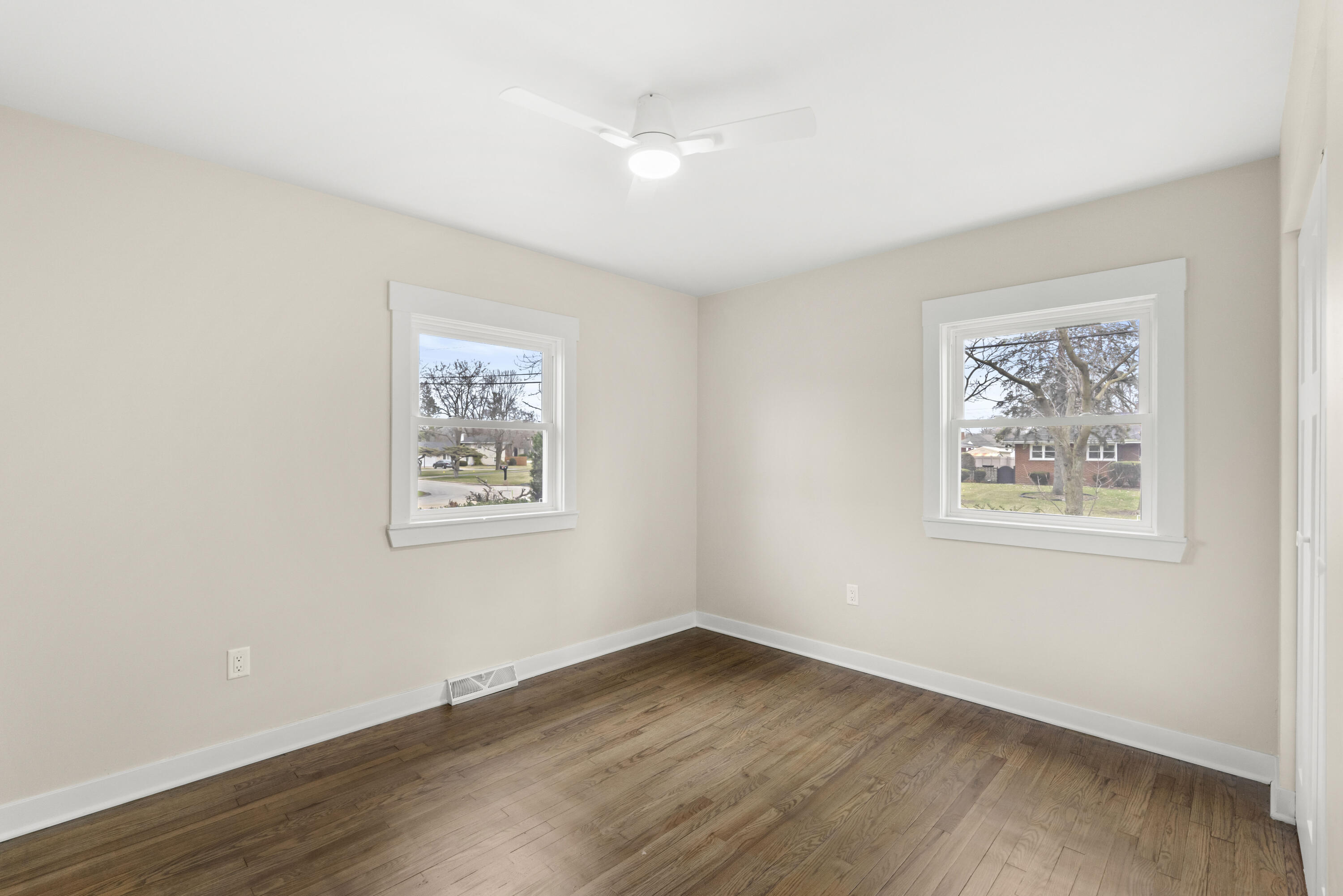 2045 W 50th Place
