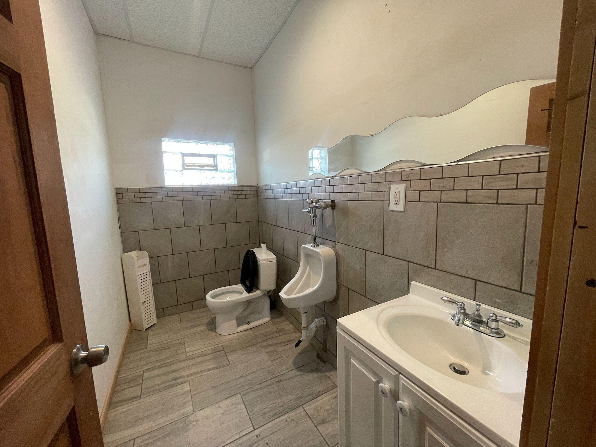 6429-6431 Kennedy Avenue Unit: 1