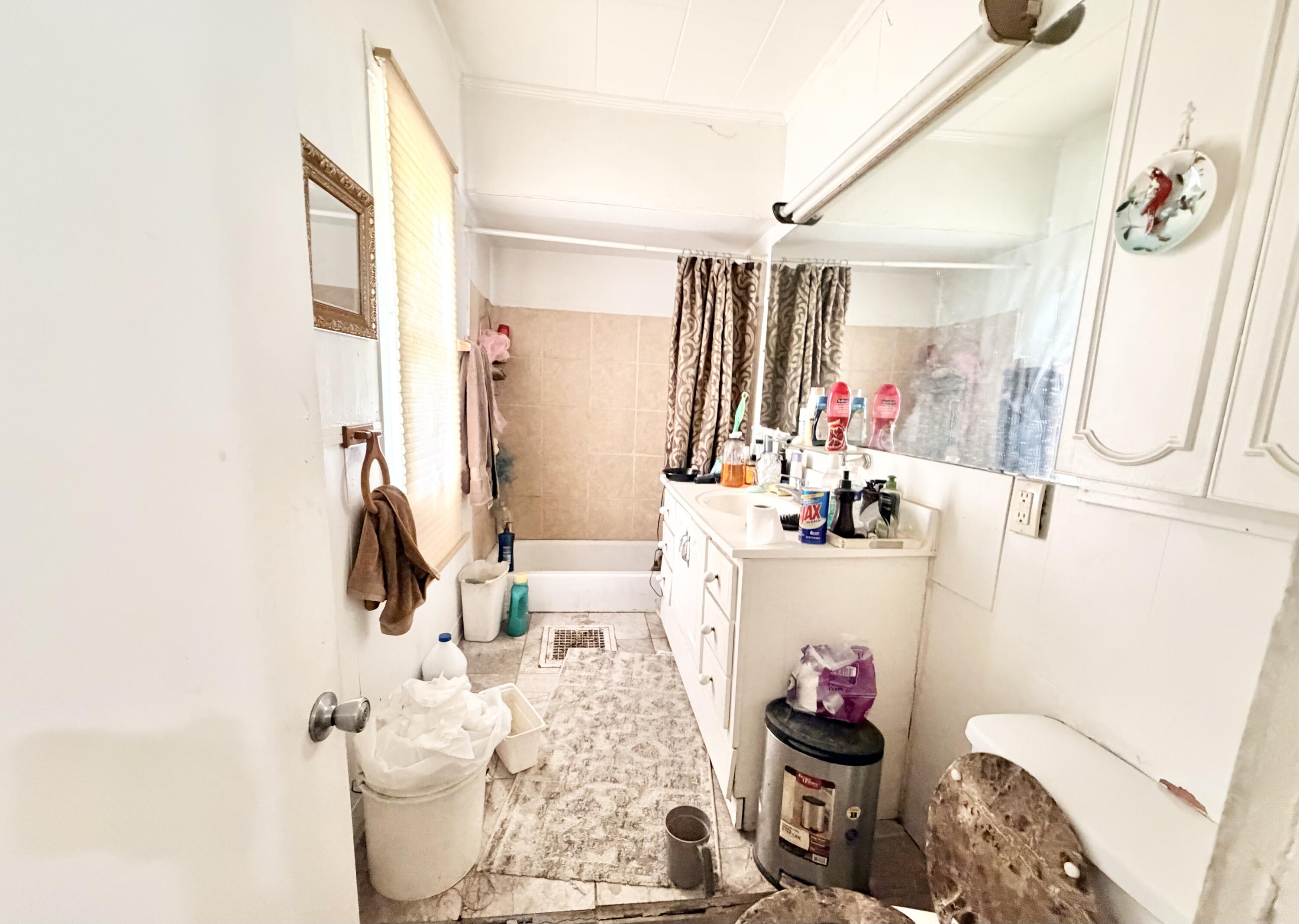 10 E Webb Street