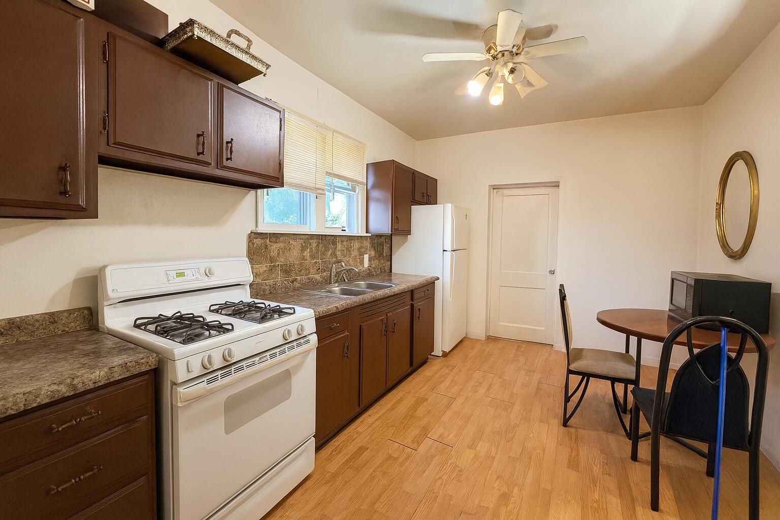 10 E Webb Street
