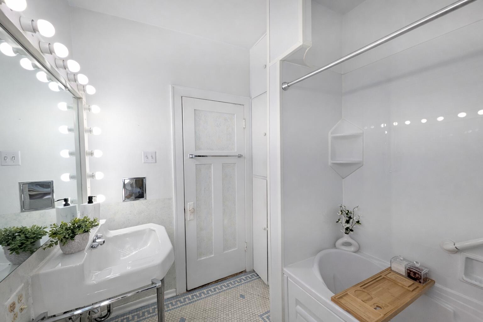 4125 Northcote Avenue