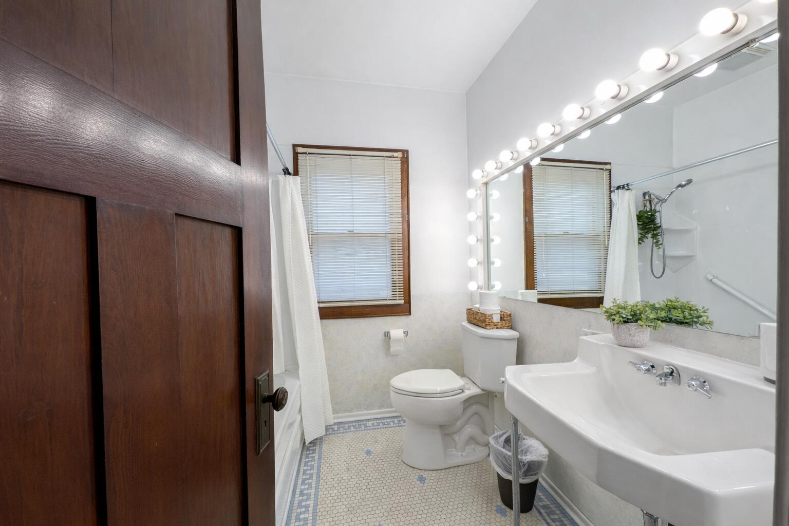 4125 Northcote Avenue