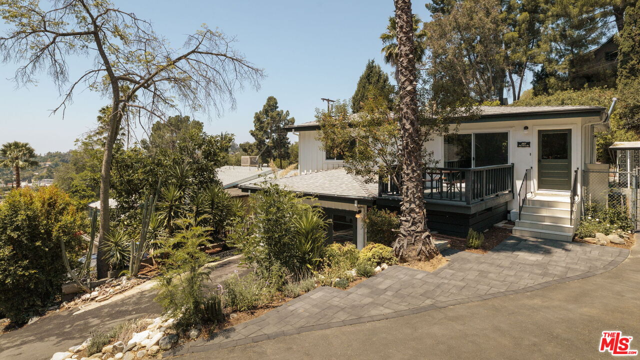 963 Pine Grove Ave