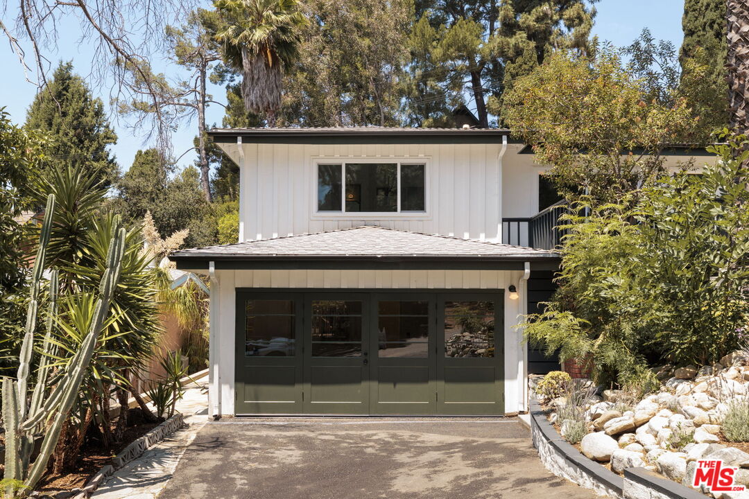 963 Pine Grove Ave